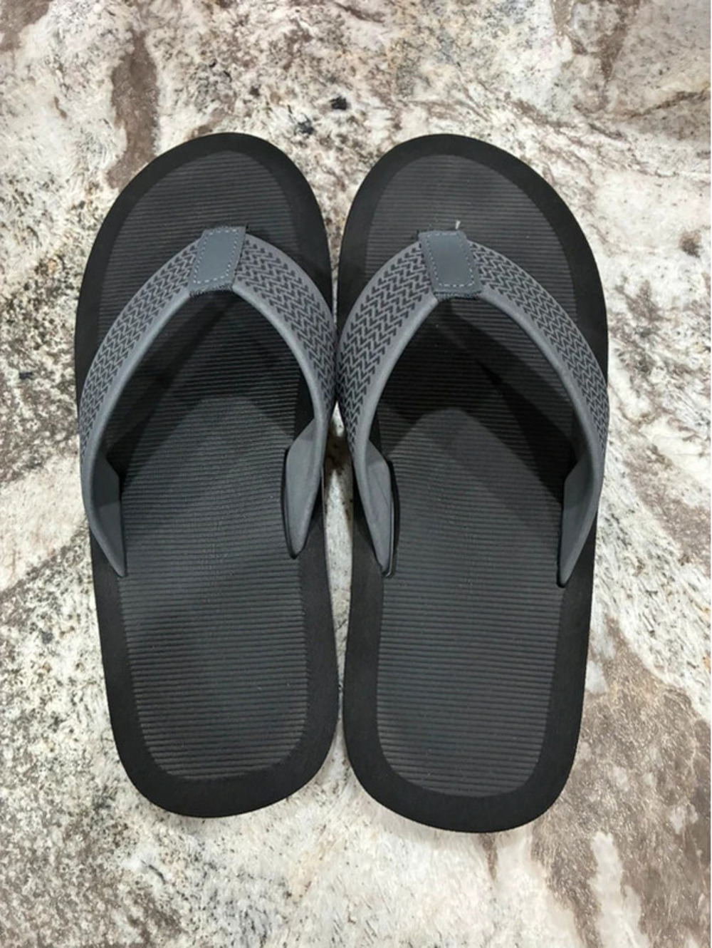 Men’s size 7 flip flops